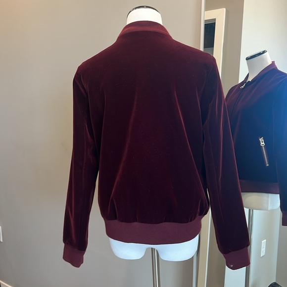 Burgundy velvet jacket. Great condition! - Picture 2 of 2
